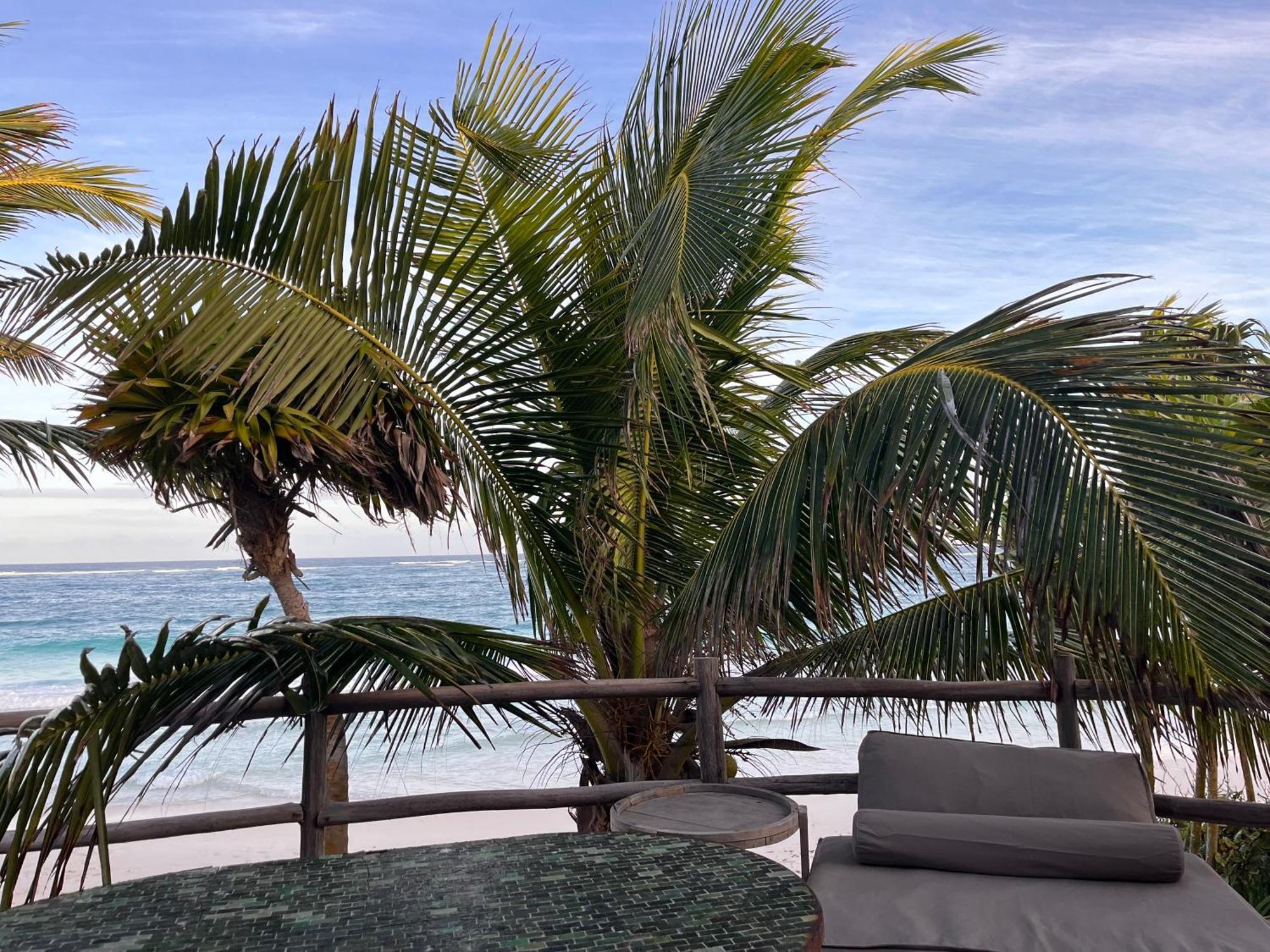 Hotel Amana , Front *