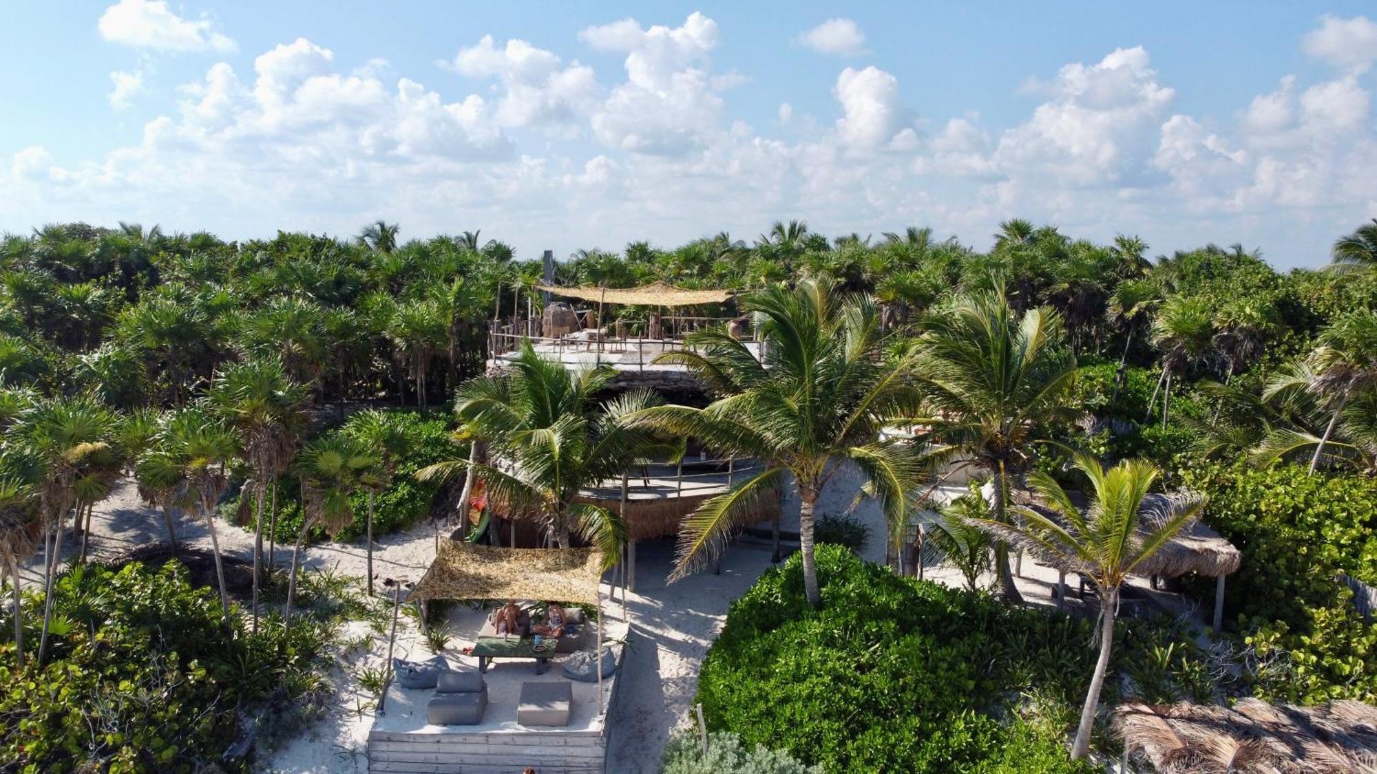 Amana , Front * Tulum