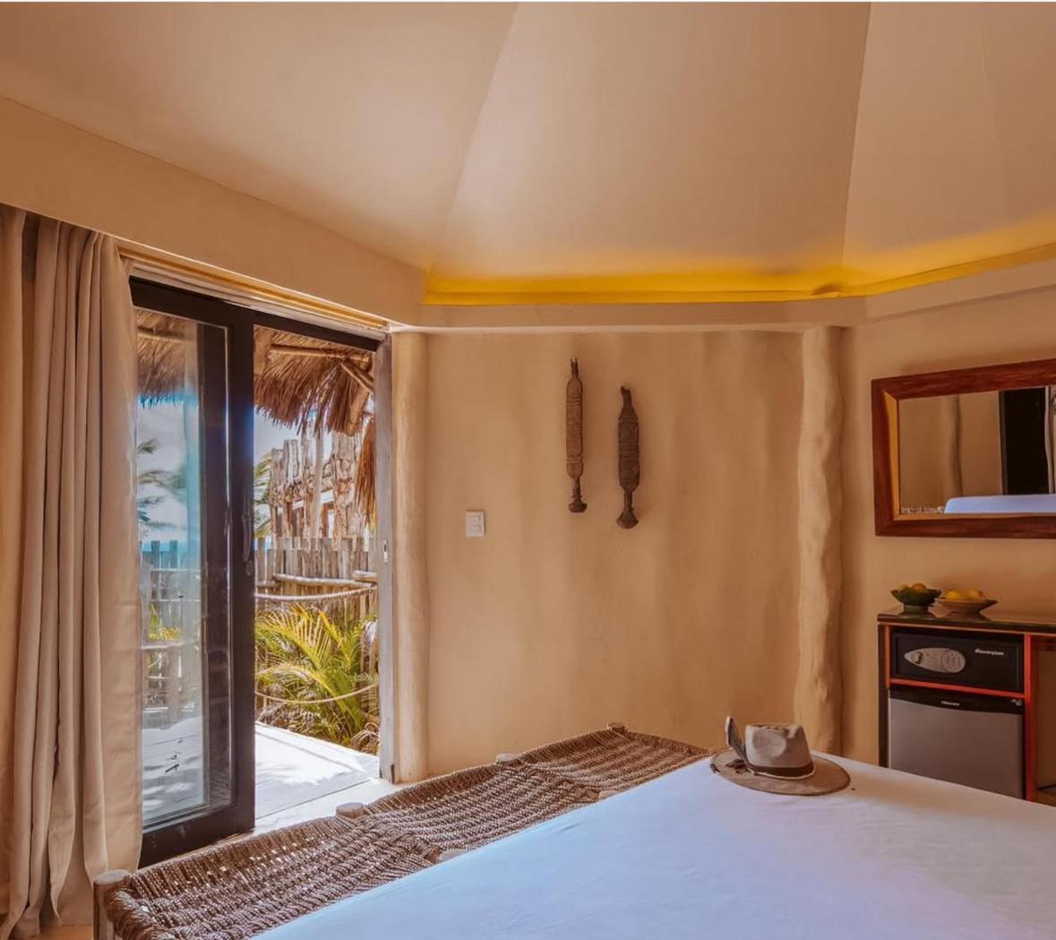 Hotel Amana , Front *