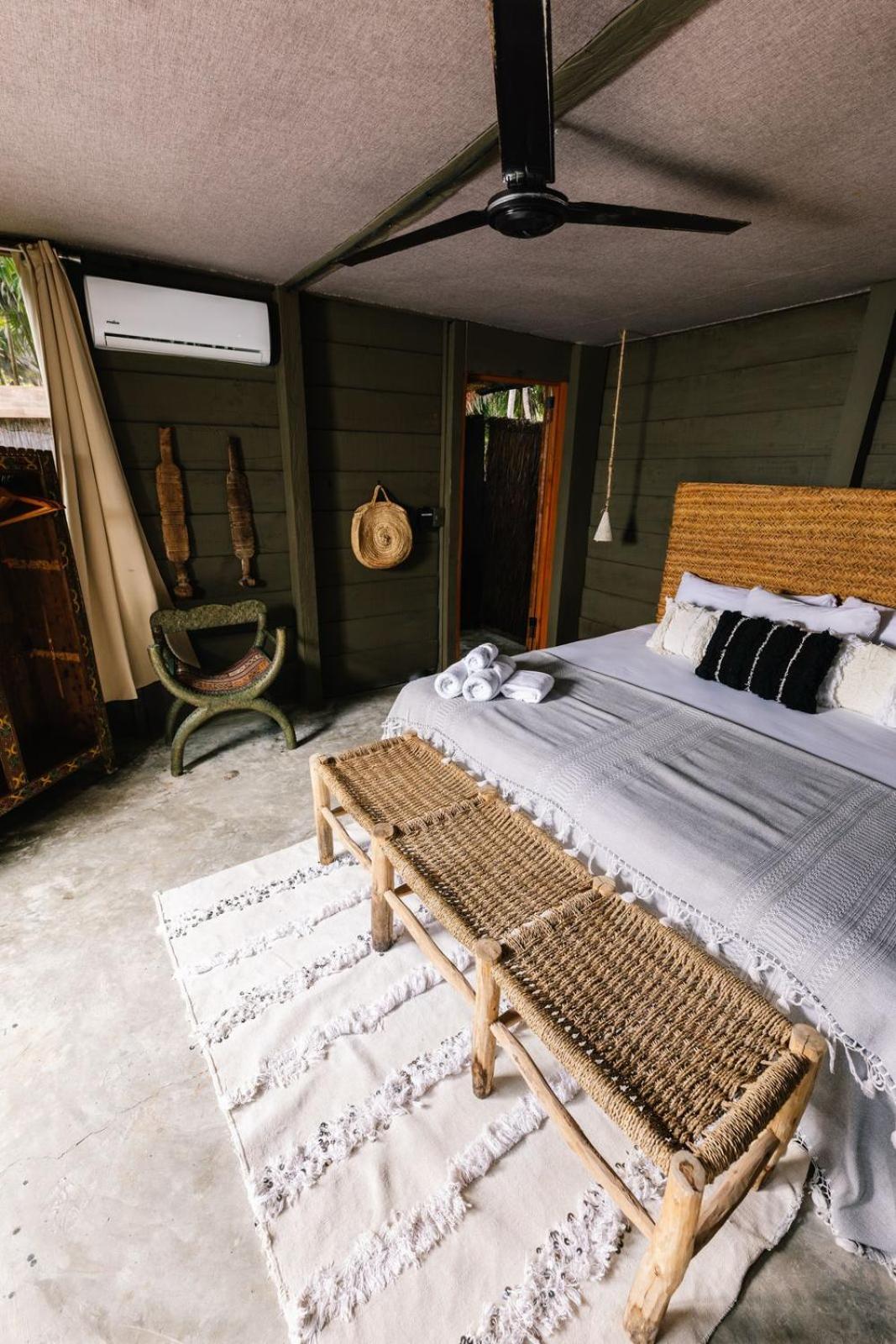 Amana , Front * Tulum