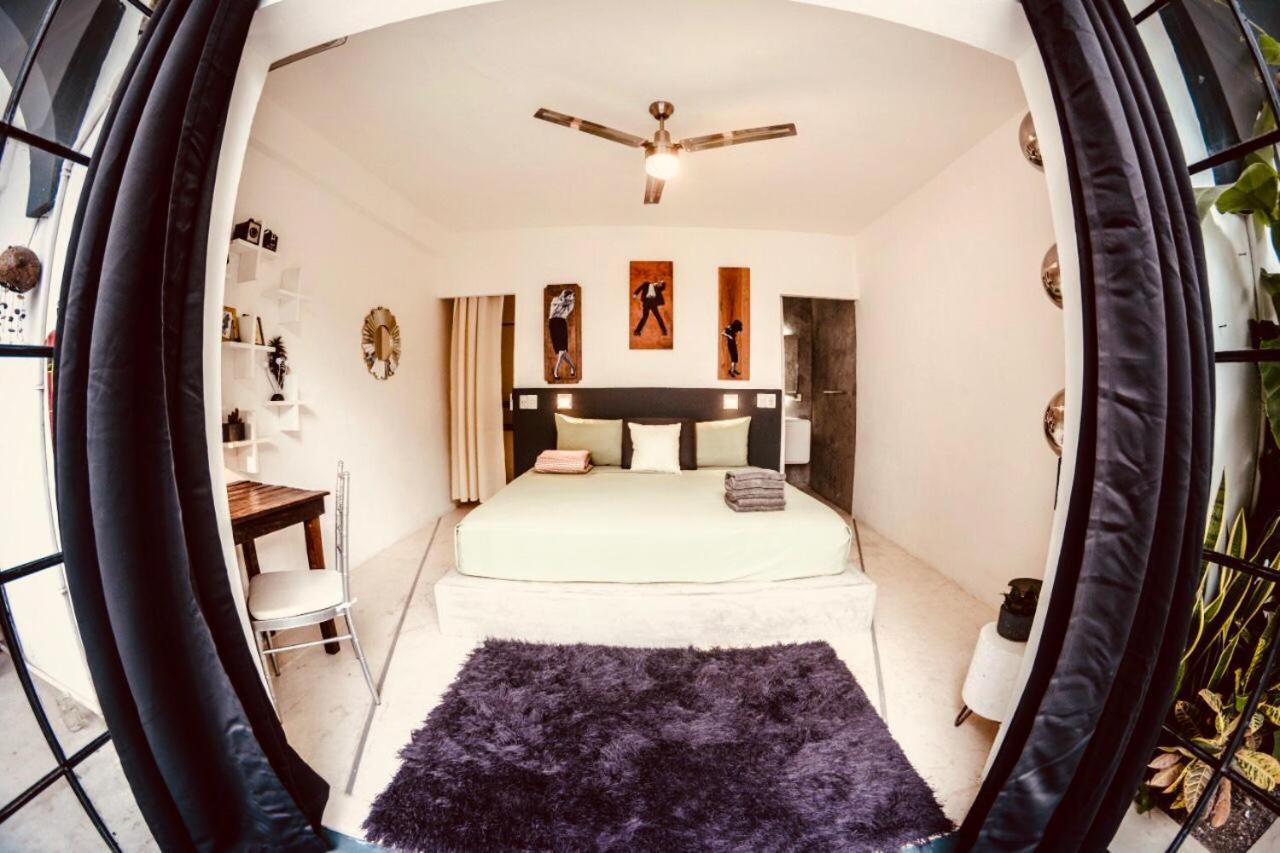 Radio Hotel *