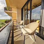 New Modern Apartment 1Bdr - Beach Access