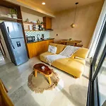 New Modern Apartment 1Bdr - Beach Access