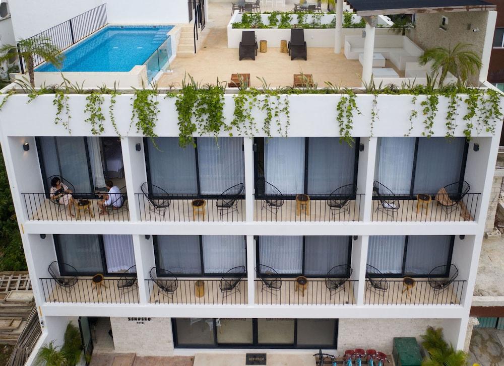 Hotel Zendero