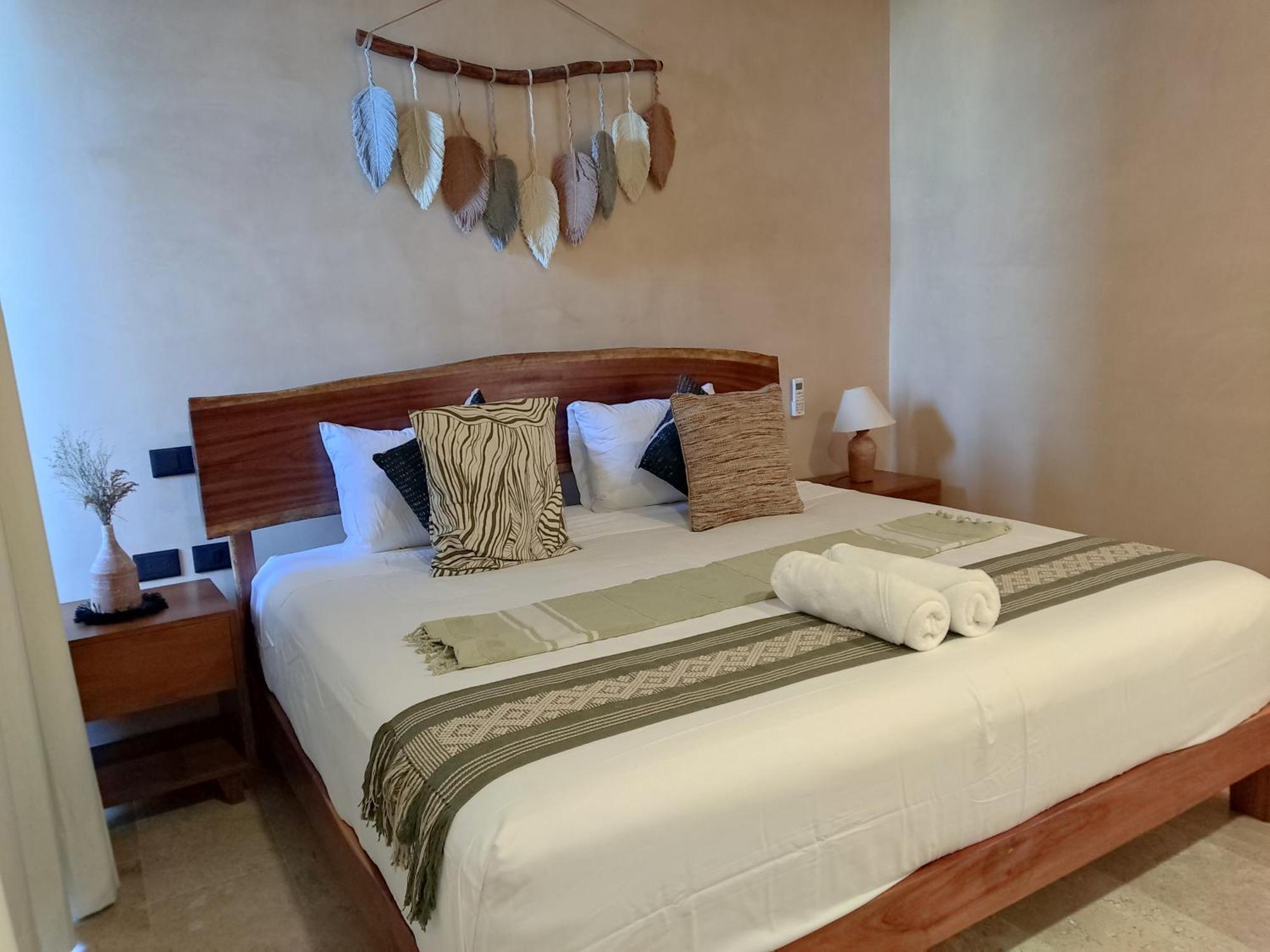 New Modern 1bdr - Access
