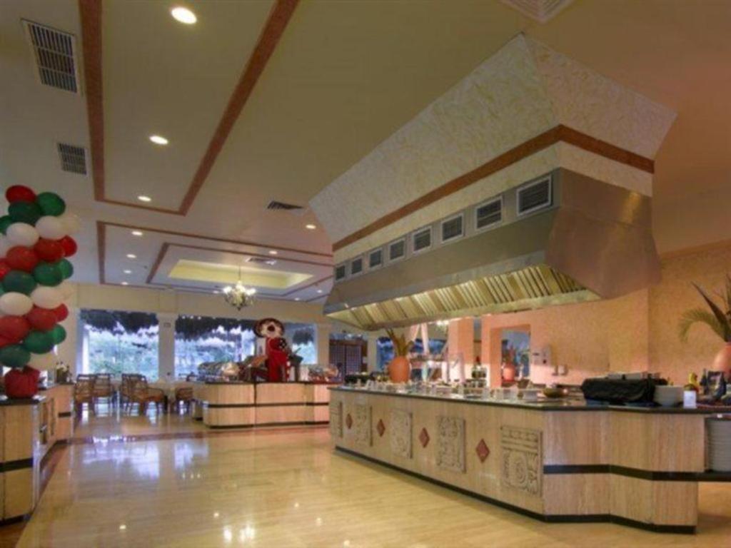 Grand Palladium Riviera And Resort 4*