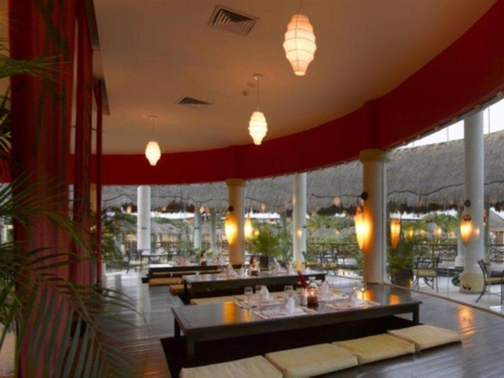 Grand Palladium Riviera And