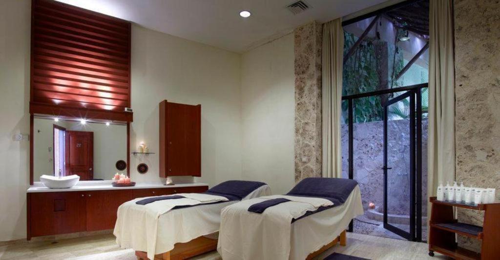 Resort Grand Palladium Riviera And 4*