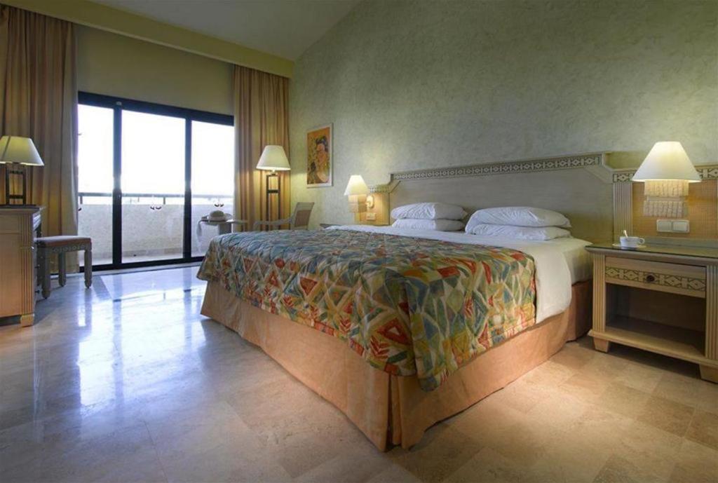 Grand Palladium Riviera And 4*