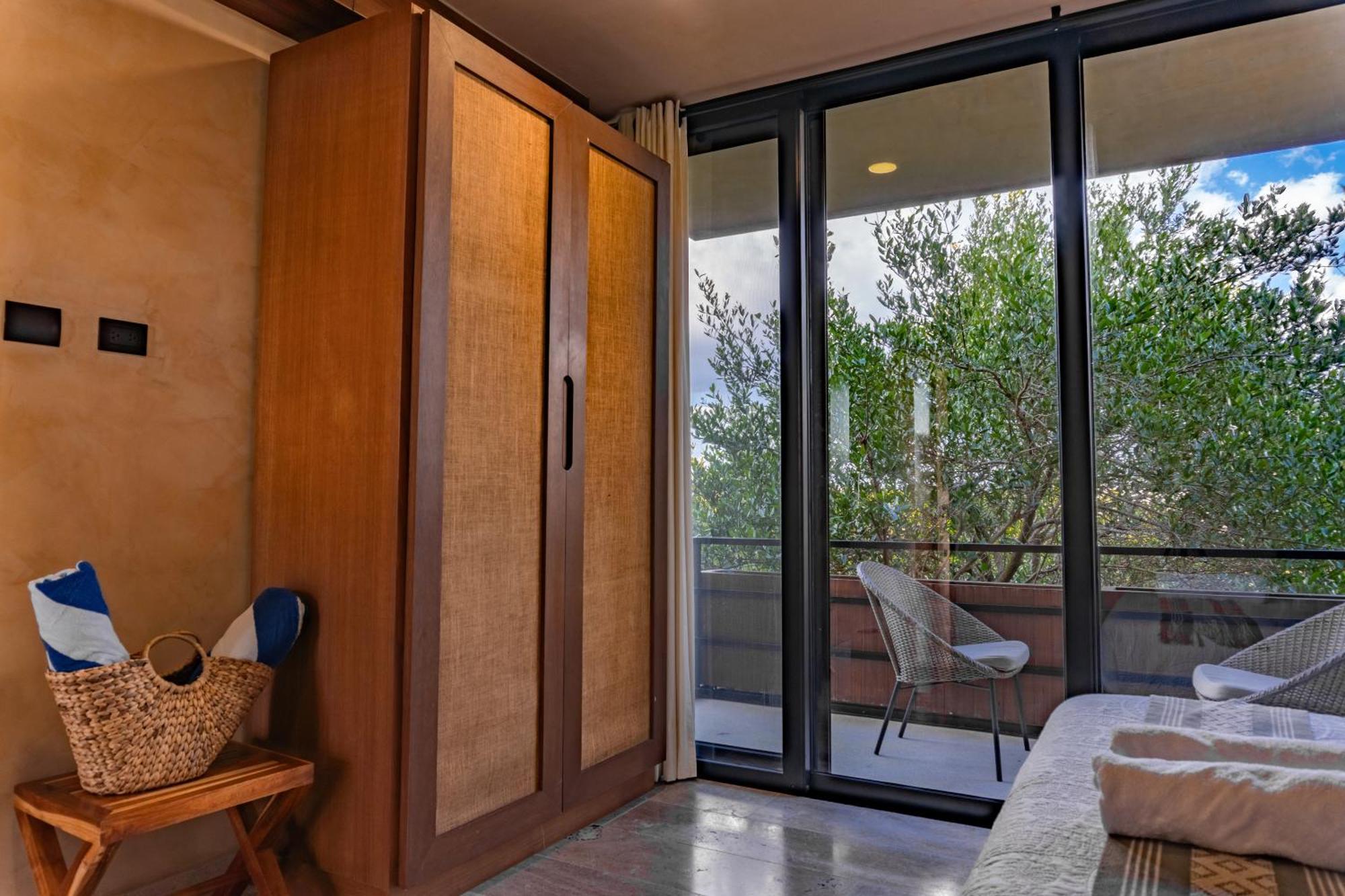 New Modern 1bdr - Access