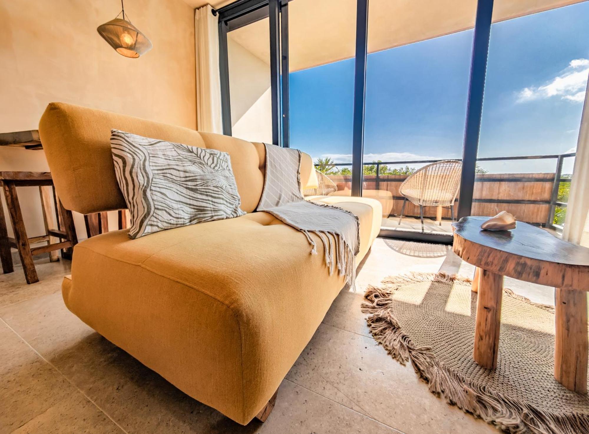 New Modern 1bdr - Access *