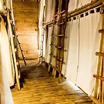 Bambu Gran Palas Hostal Party