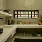 Amor Rooms