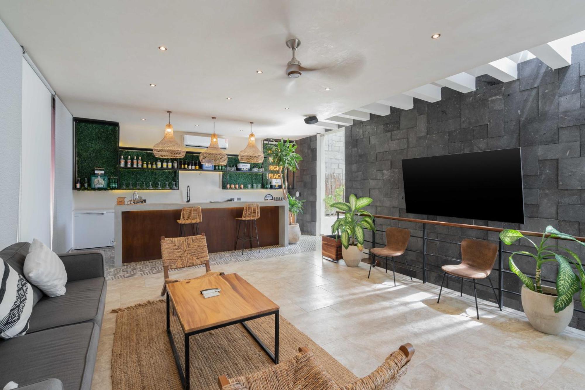 Luxury Private 23 Meters Pool & Concierge Villa