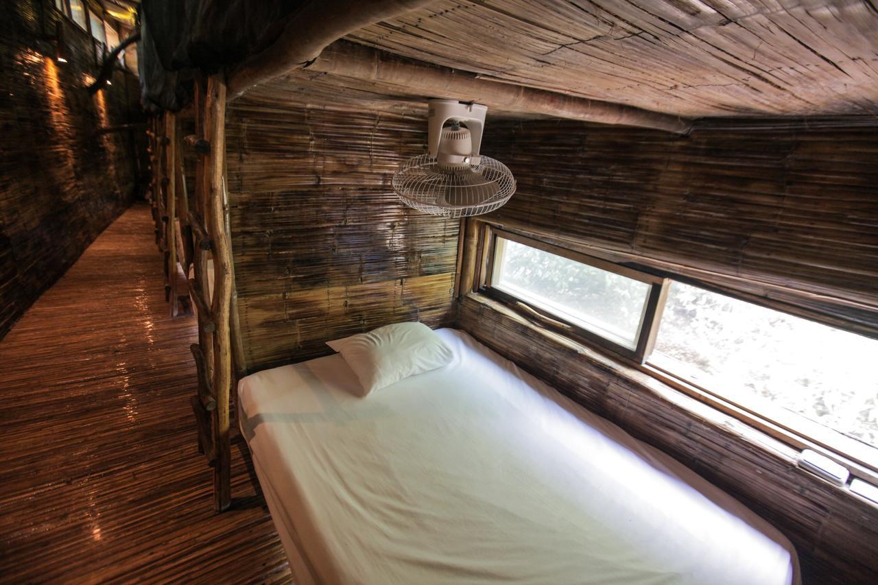 Bambu Gran Palas Hostal Party Hostal