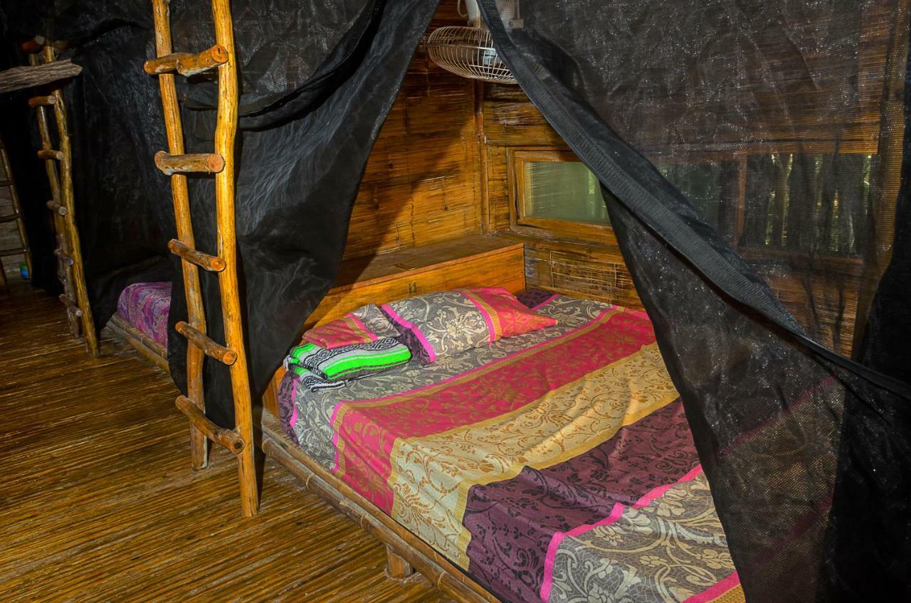 Bambu Gran Palas Hostal Party Hostal