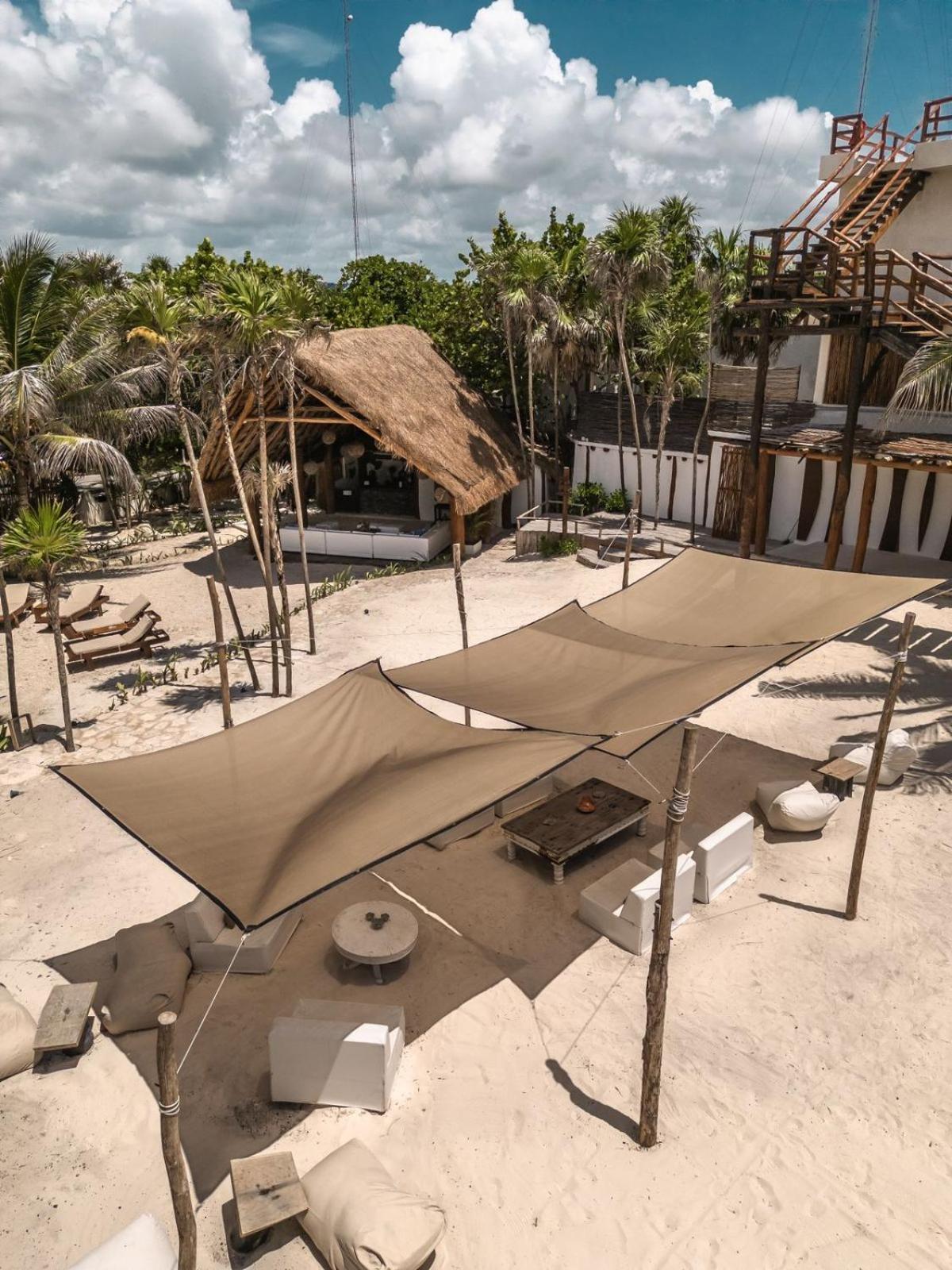 Hotel Niken Beachfront 4*