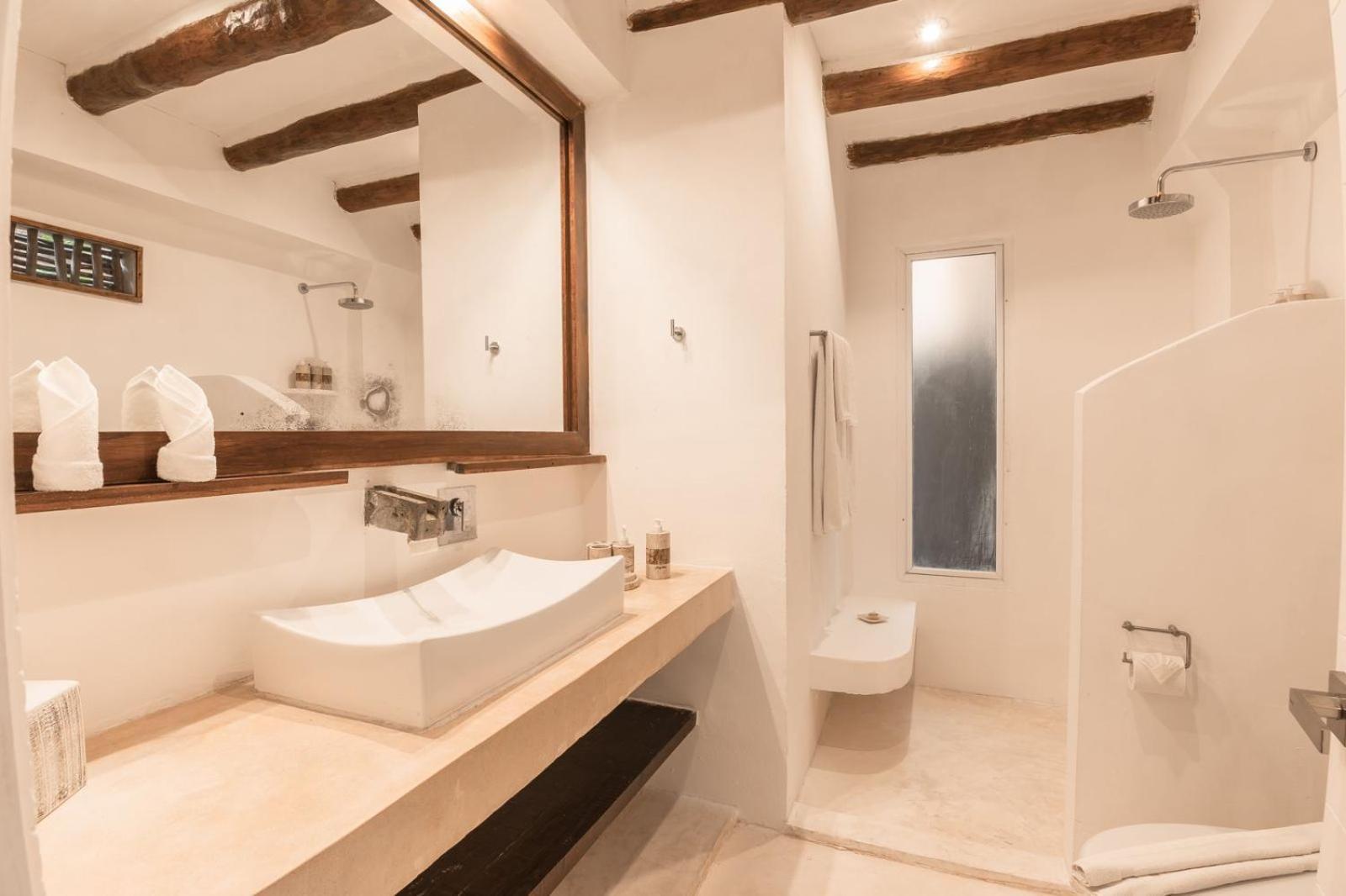 Hotel Niken Beachfront 4*