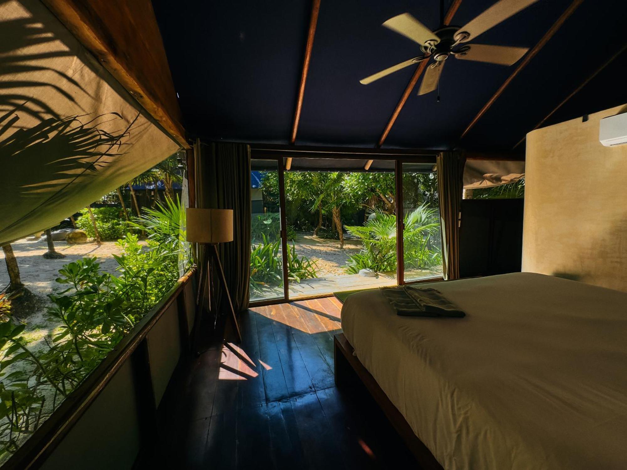 Libelula Beachfront 4*